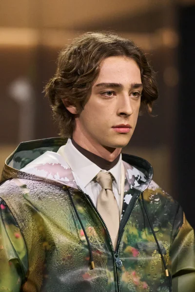 Look 64